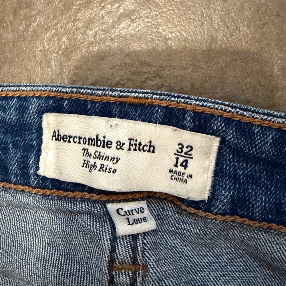 Abercrombie & Fitch Ripped Blue Ankle Jeans - Picture 2 of 5